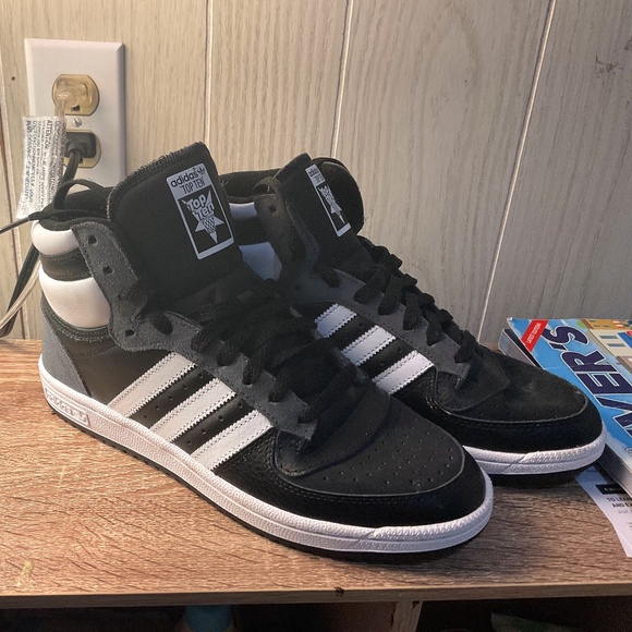 Adidas men’s shoes - Picture 1 of 1